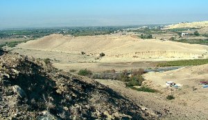 1024px-Tall_el-Hammam_overlooking_the_Jordan_Valley_2007.jpg