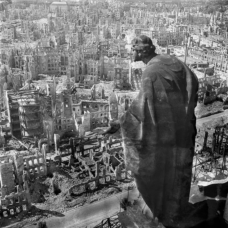 The+ruins+of+Dresden,+1945.jpg