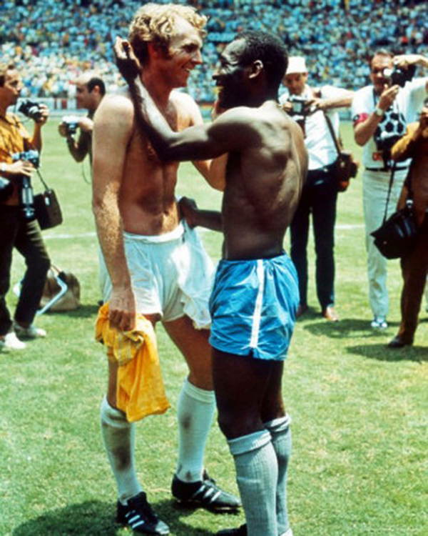 photographs-pele-bobby-more.jpg