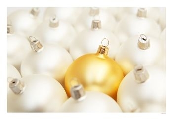 42-15347221~White-Christmas-Tree-Decorations-and-a-Yellow-One-Posters.jpg