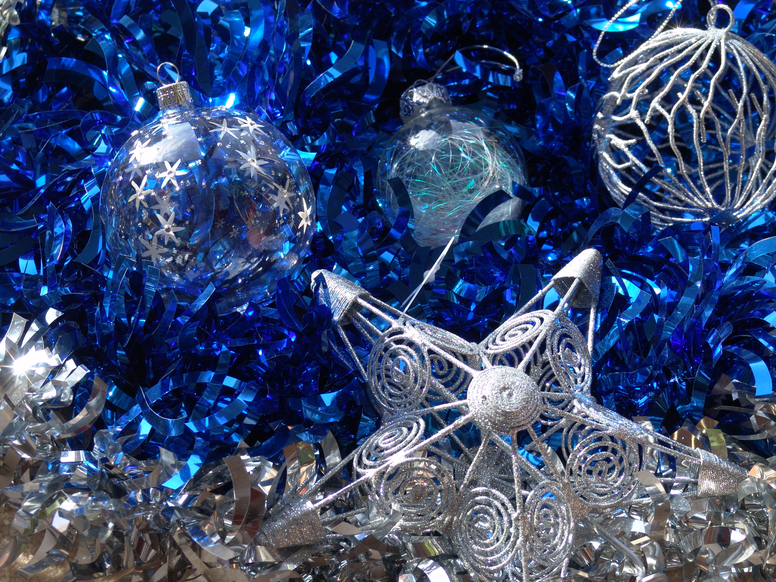baubles-glass-and-wire-shiny-tinsel-blue-and-silver-star-for-top-of-tree-decorations-ornaments-JR.jpg