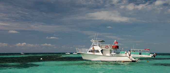 01-snorkeling-boat.jpg