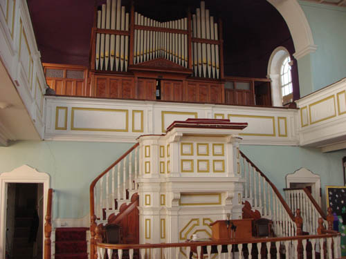 Hall_Green_Baptist_Chapel_interior.jpg