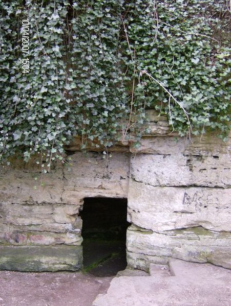 451px-St_Robert%27s_Cave_-_geograph.org.uk_-_403773.jpg