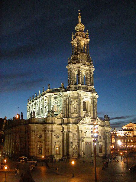 450px-Dresden_Hofkirche_abends_%282005%29.jpg