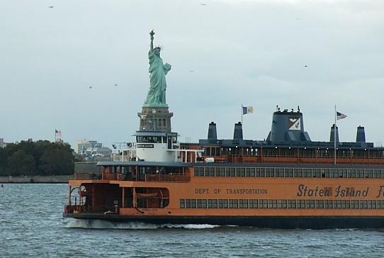 statue_and_ferry.jpg