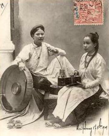 Ao_ngu_than_on_postcard_dated_1904.JPG