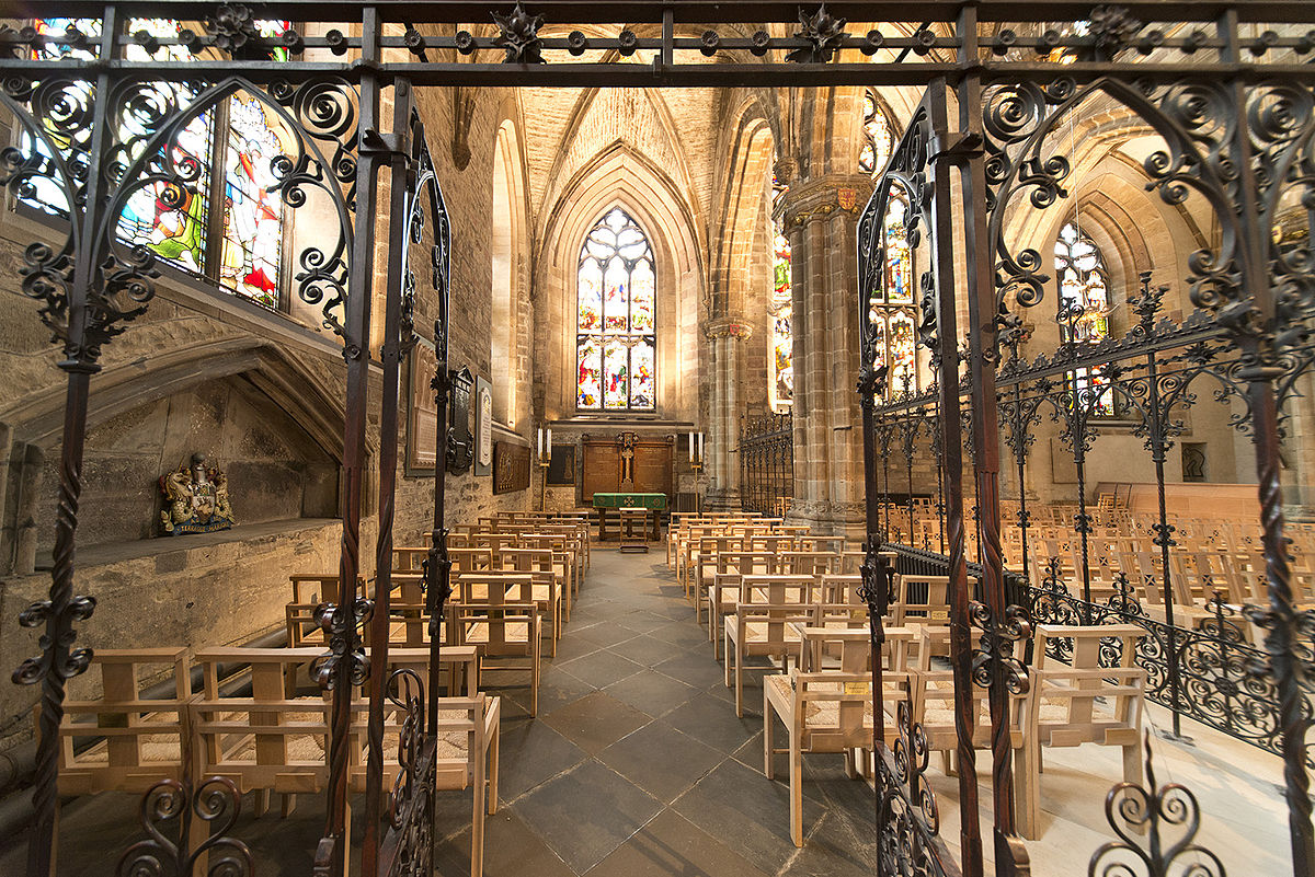 1200px-St_Giles_%287974061562%29.jpg