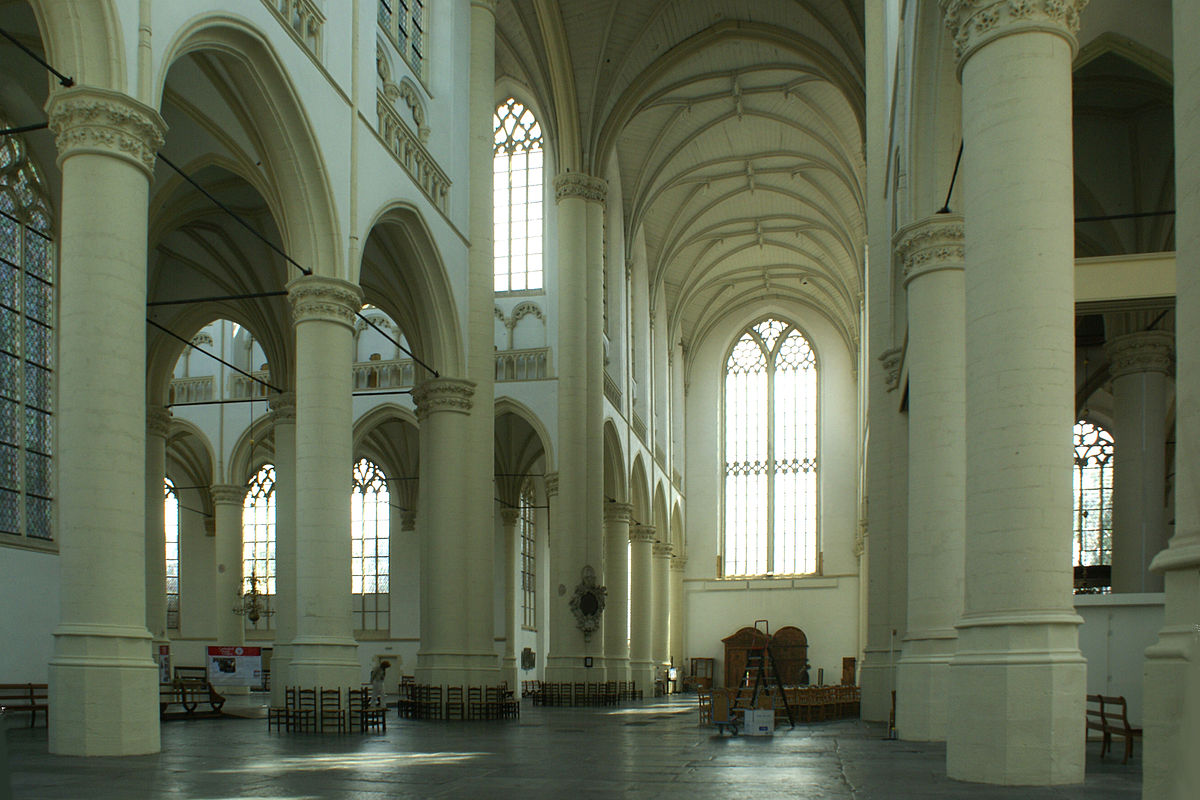 1200px-Hooglandse_kerk%3B_Transept_ri_zuidoost.jpg