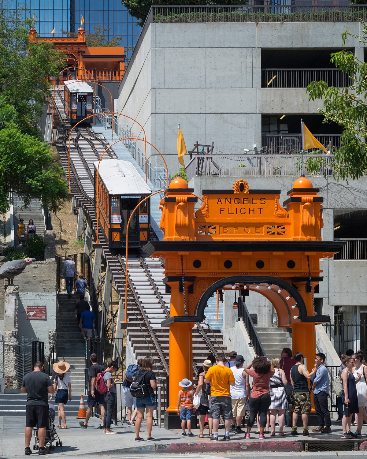 1200px-Angels_Flight_after_reopening_in_September_2017.jpg