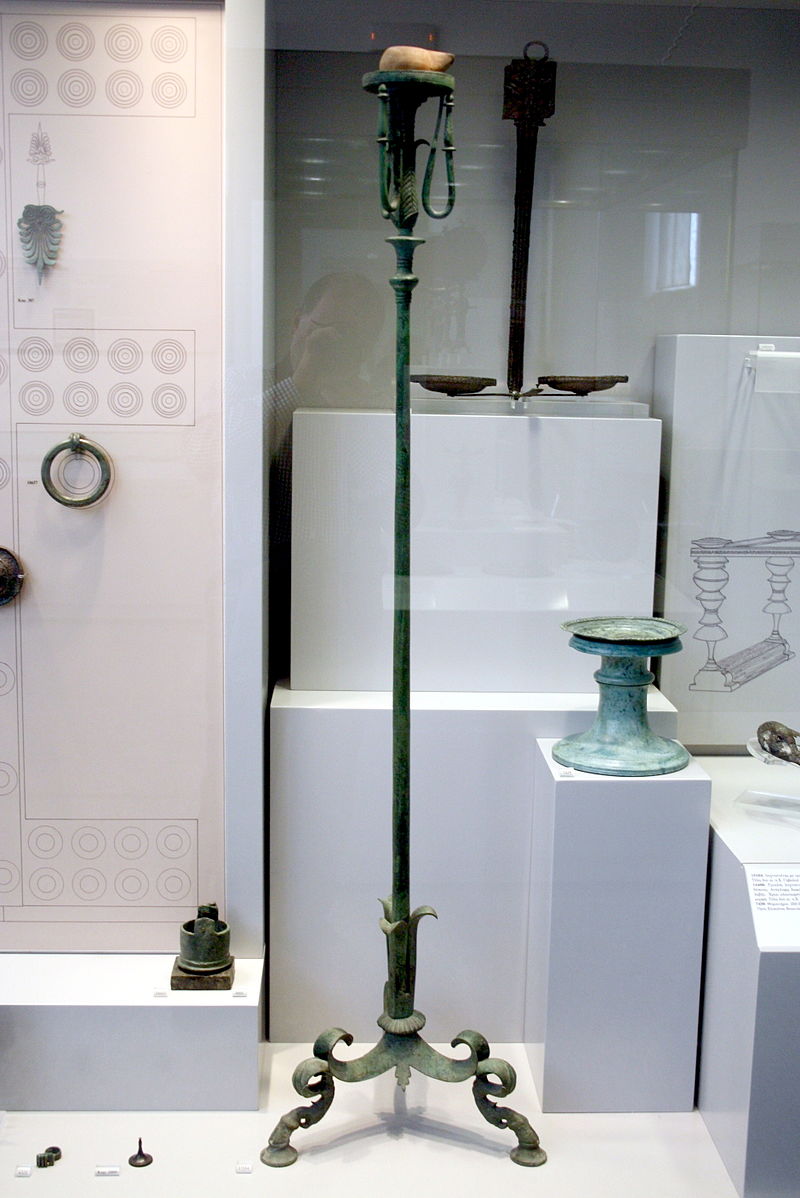 Archaeological_Museum,_Athens_-_Lamp_stand_-_Photo_by_Giovanni_Dall'Orto,_Nov_11_2009 Bronze.jpg