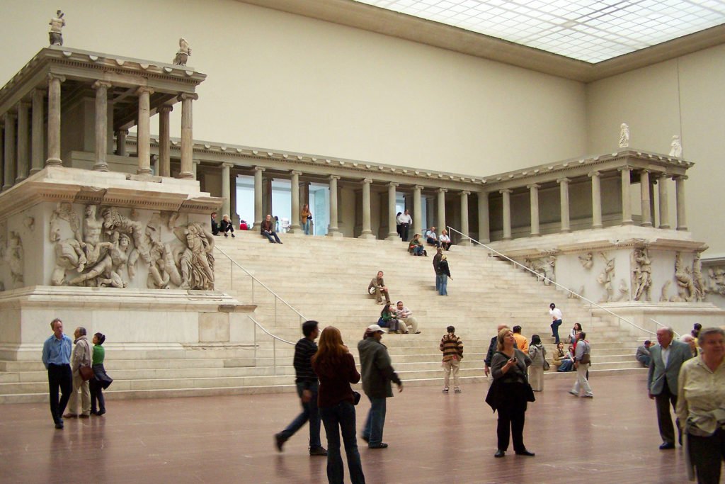 berlin_-_pergamonmuseum_-_altar_02-1024x683.jpg