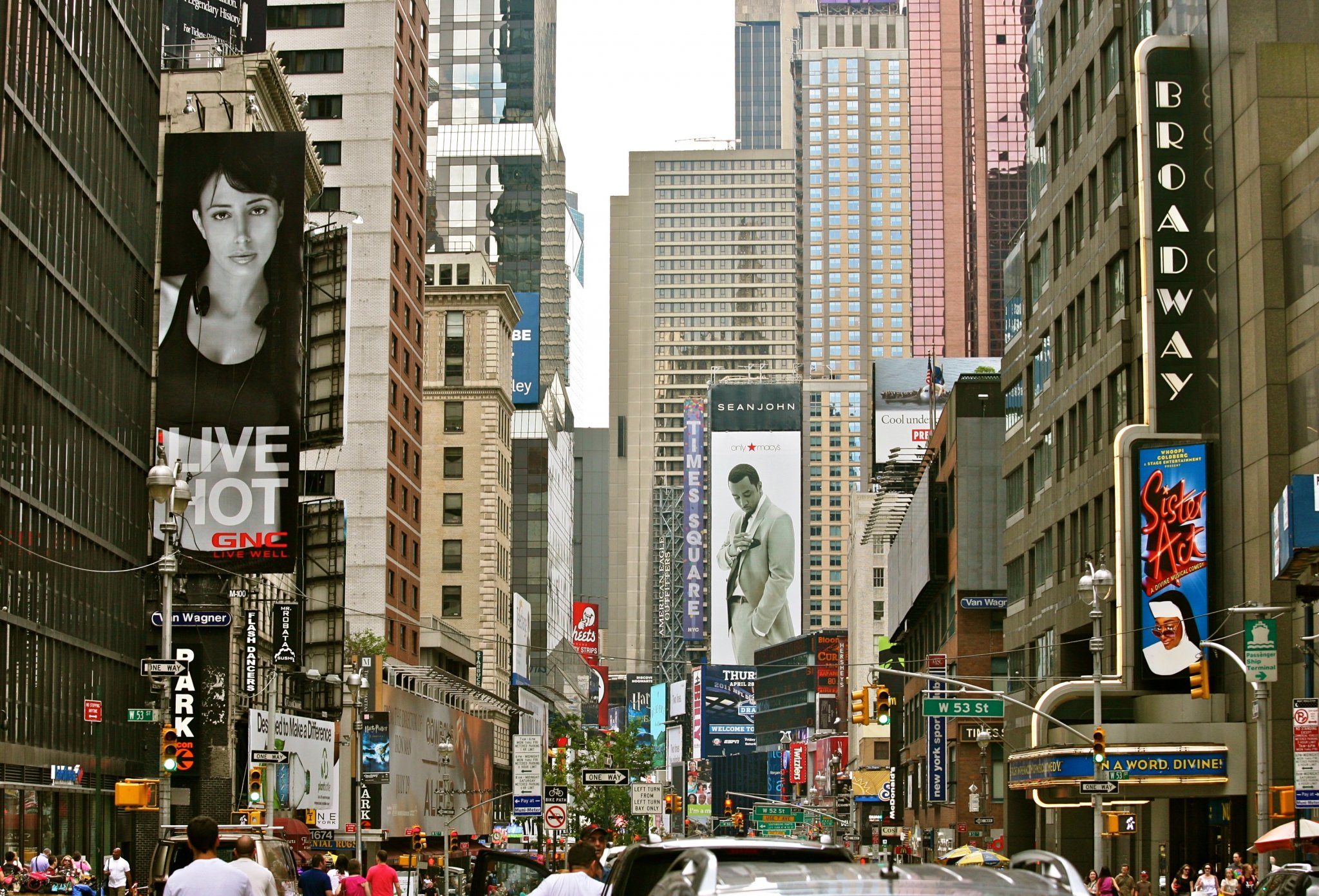 Broadway_Crowds_(5896264776)_crop.jpg