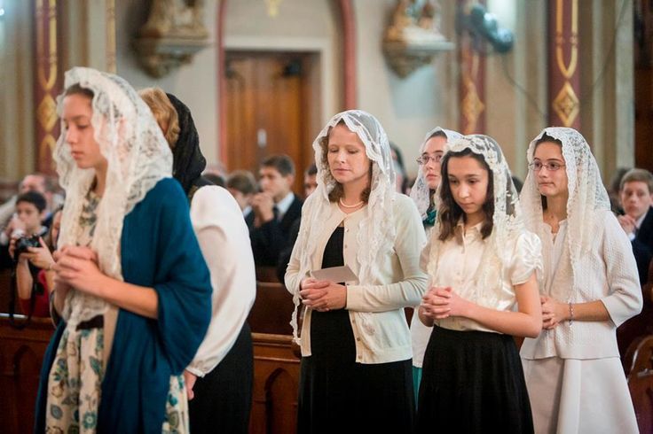 catholic-veil-mass-women01.jpg