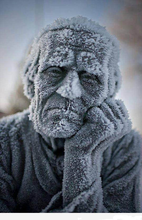 Frozen-winter-statue-picture.jpg