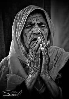 oldwomanpraying1.jpg