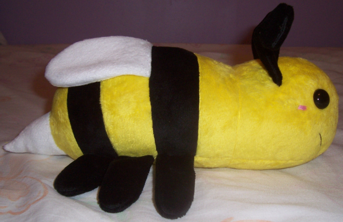 Plush bee 2-side.png