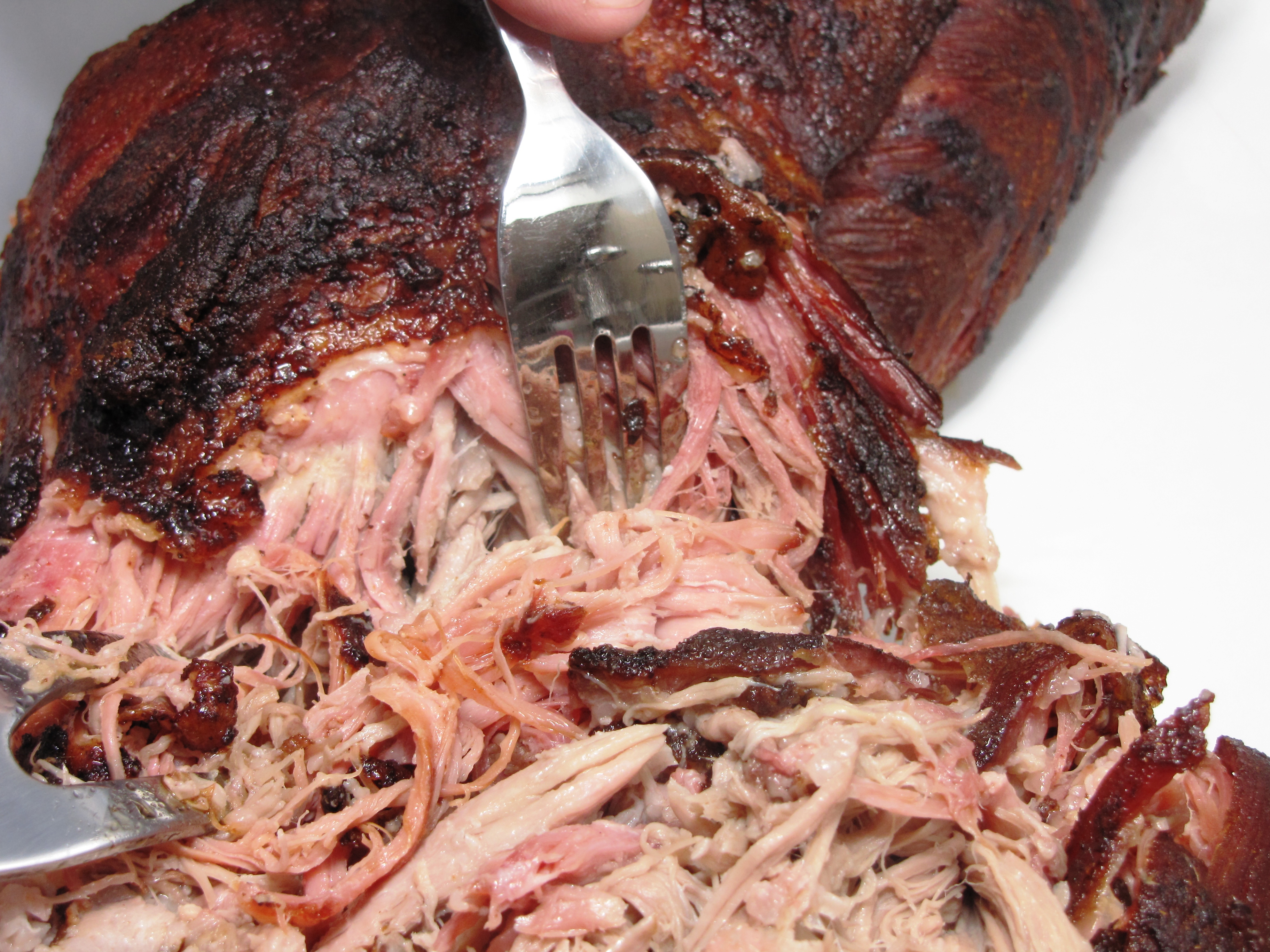 Pulled_pork_while_pulling.jpg