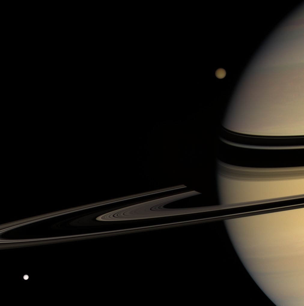 Titan Tethys.jpg