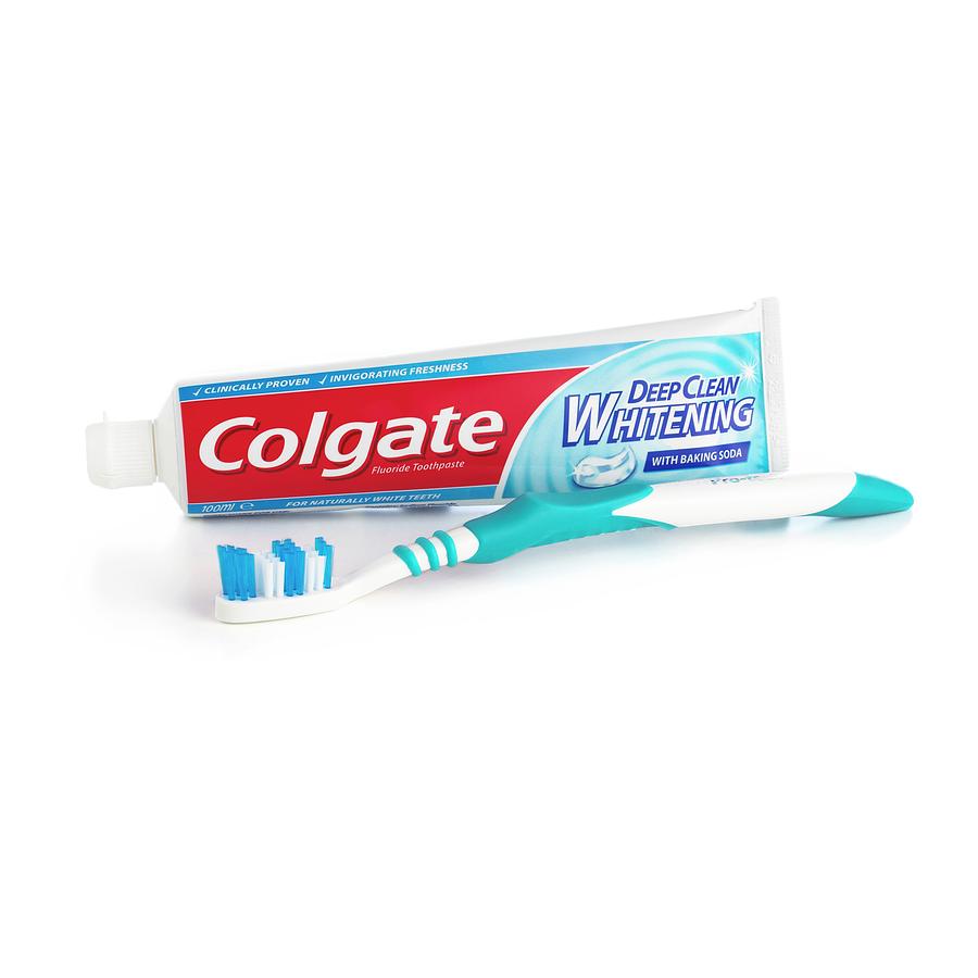 toothbrush-and-toothpaste-science-photo-library.jpg