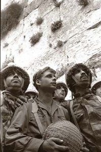 Soldiers_Western_Wall_1967.jpg