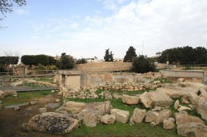 1280px-Malta_-_Tarxien_-_Triq_it-Tempji_Neolitici_-_Temples_26_ies.jpg