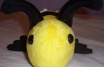 Plush bee 2-front.png