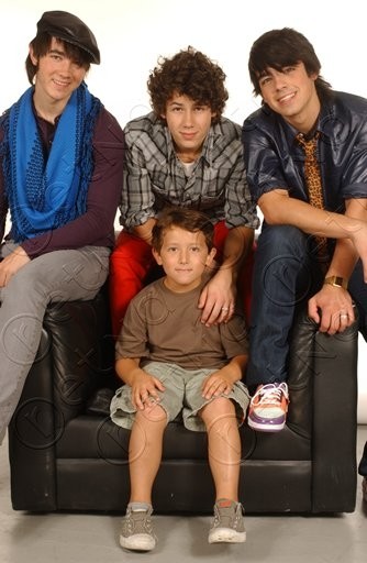 Jonas Brothers with their little bro frankie