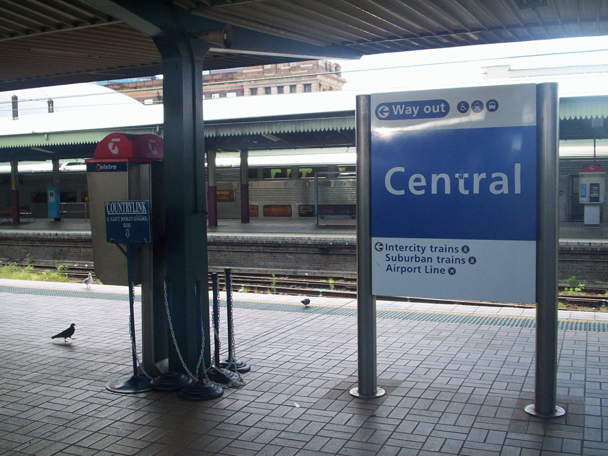 Central_railway_station_sydney_platform.jpg