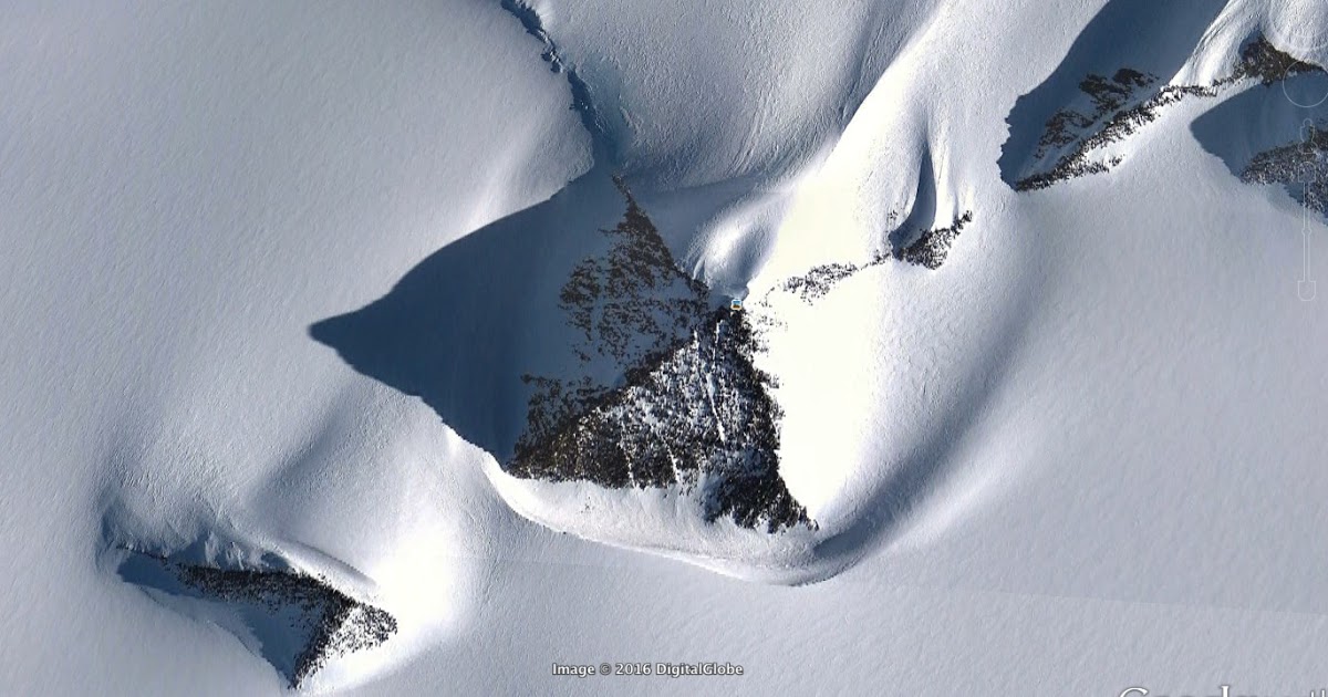 antarctica-pyramid-mountain-ufo-alien.jpg