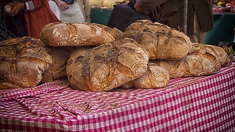 bread-on-table-4608x2592_55274.jpg