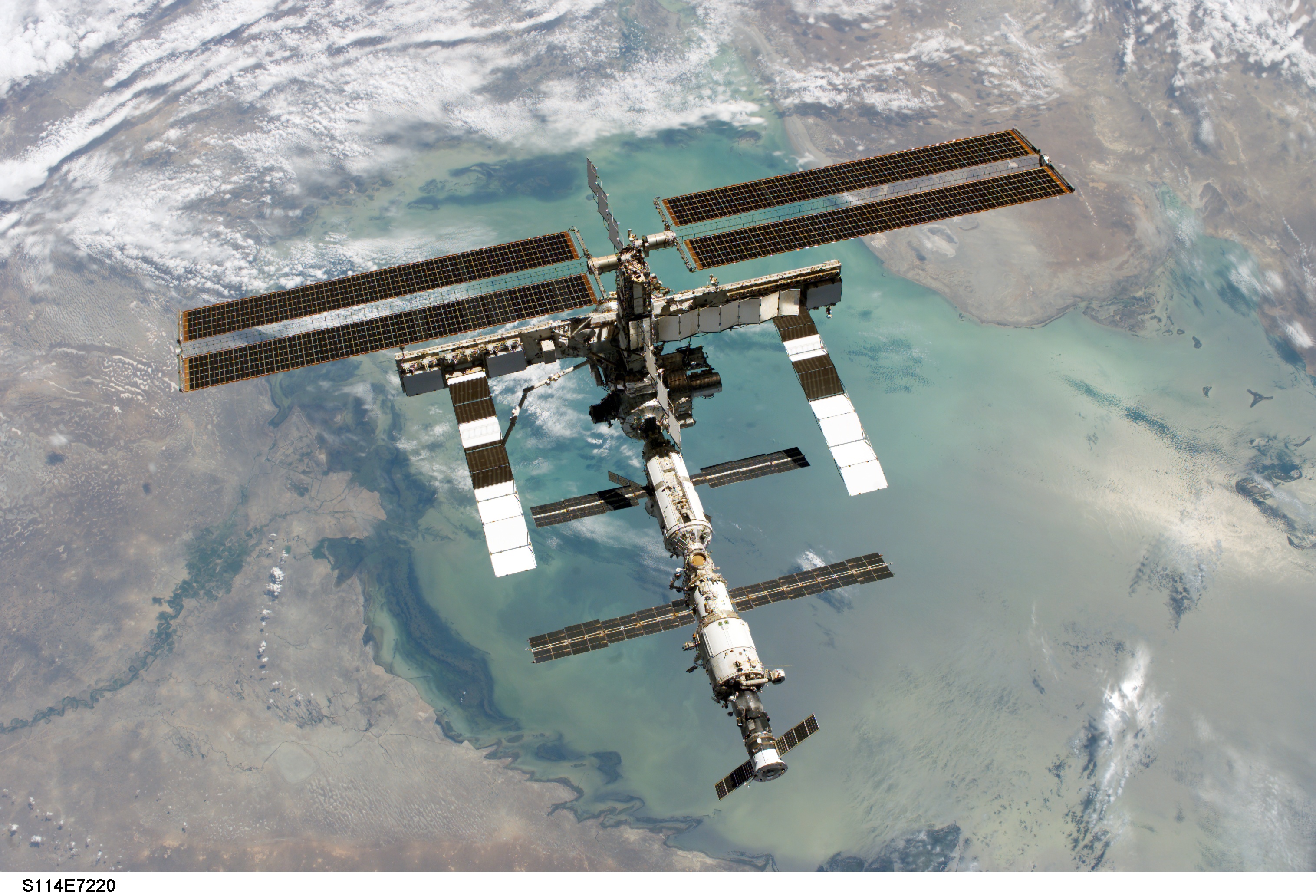 iss2_sts114_big.jpg