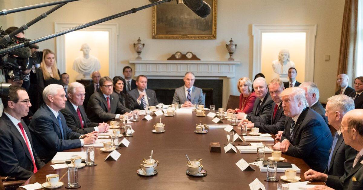 170313-twitter-potus-cabinet-meeting01.jpg