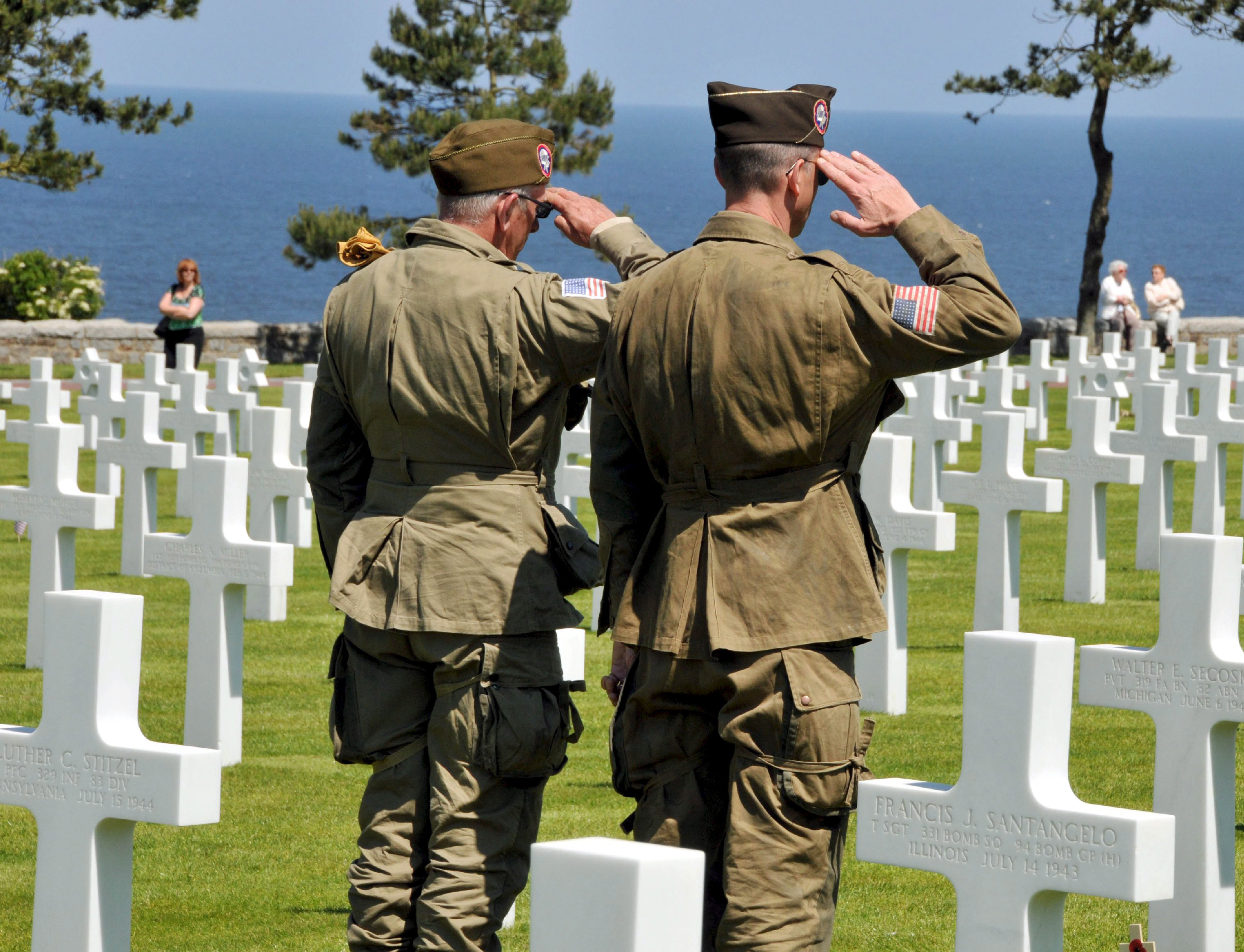 soldiers_in_normandy_cemetery.jpg