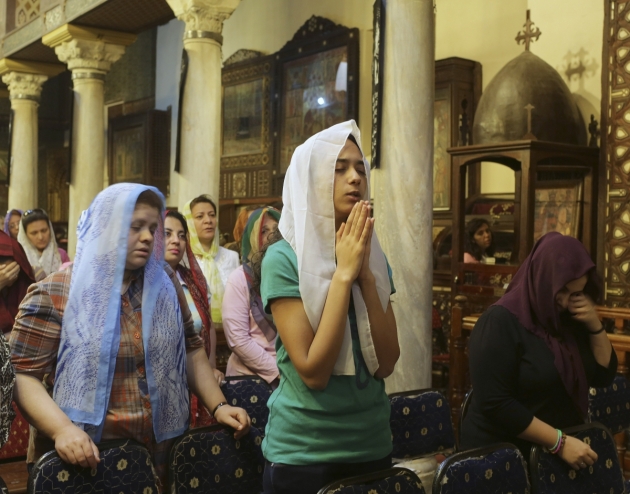 egyptian-women-pray.jpg