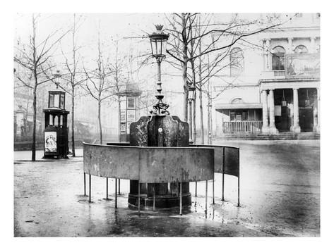 french-photographer-vespasienne-public-urinal-on-the-grands-boulevards-paris-c-1900-b-w-photo.jpg