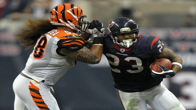 Houston-Texans-Arian-Foster-fights-off-tackle.jpg