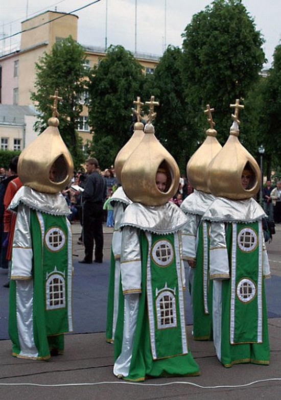 smolensk-city-russia-gold-domed-costumes.jpg