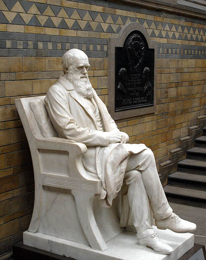 475px-Charles_Darwin_statue_5665r.jpg