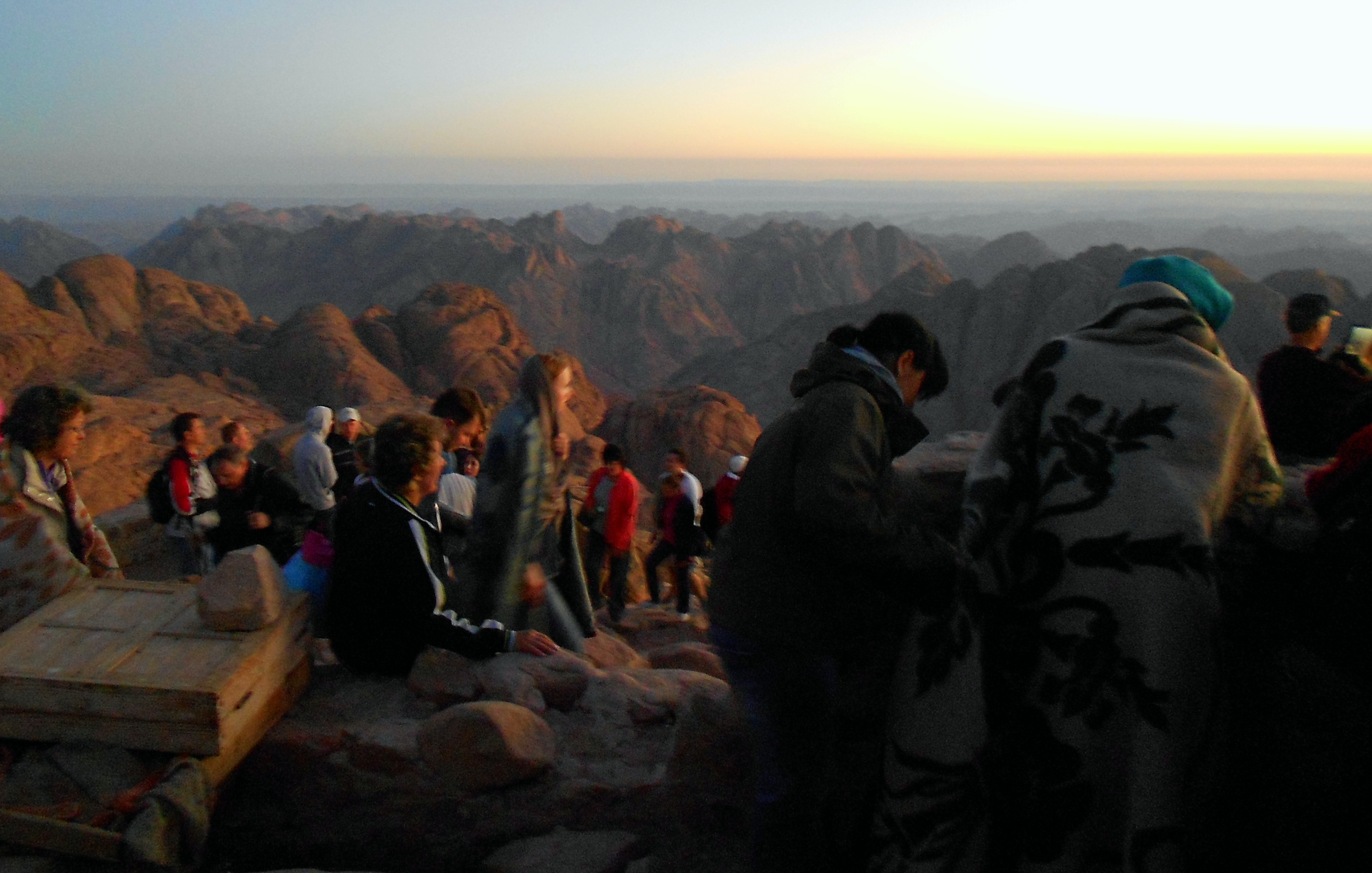 Mt-Sinai-crowds-at-summit.jpg