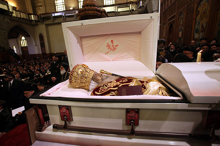 The-body-of-Pope-Shenouda-003.jpg