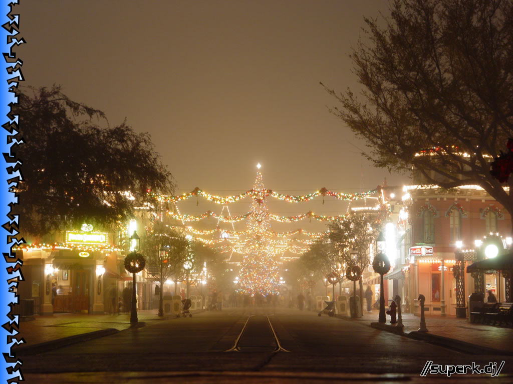 holidays_at_disneyland_2004-077.jpg