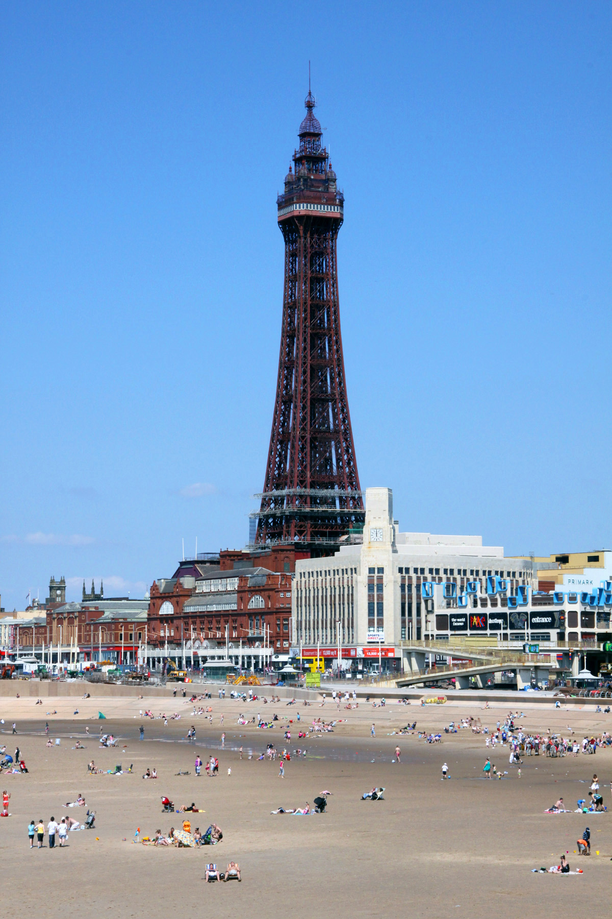 Blackpool_Tower_general_view.jpg
