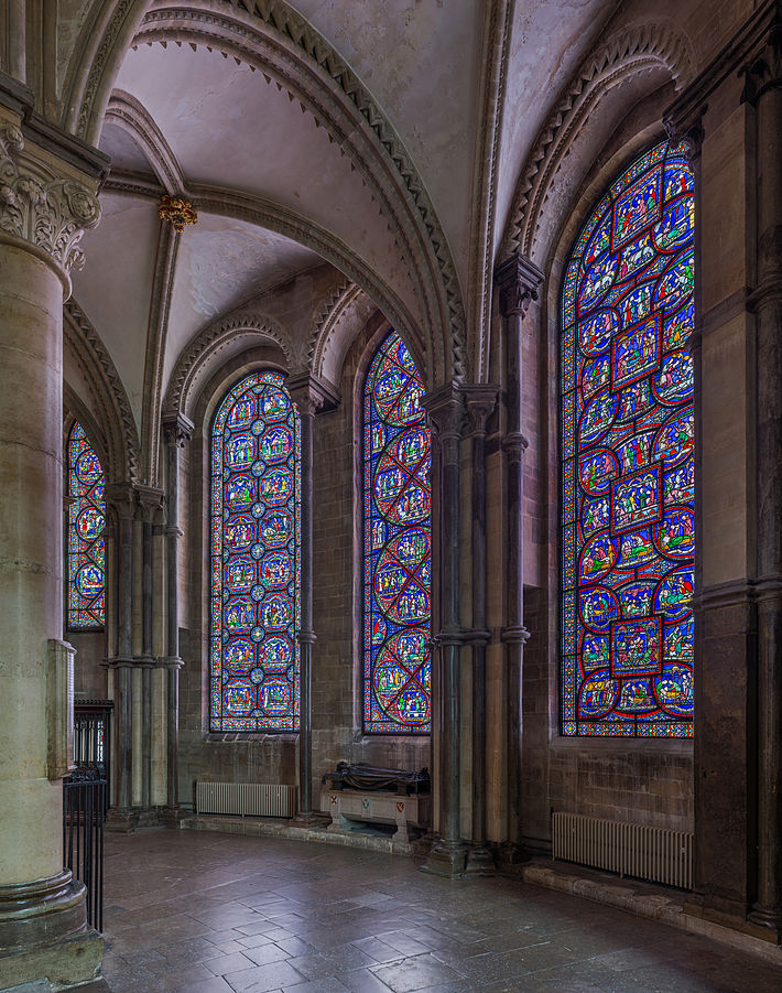 710px-Canterbury_Cathedral_Trinity_Chapel_Stained_Glass%2C_Kent%2C_UK_-_Diliff.jpg