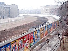220px-Berlinermauer.jpg