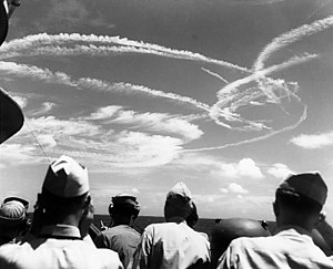 300px-Fighter_plane_contrails_in_the_sky.jpg