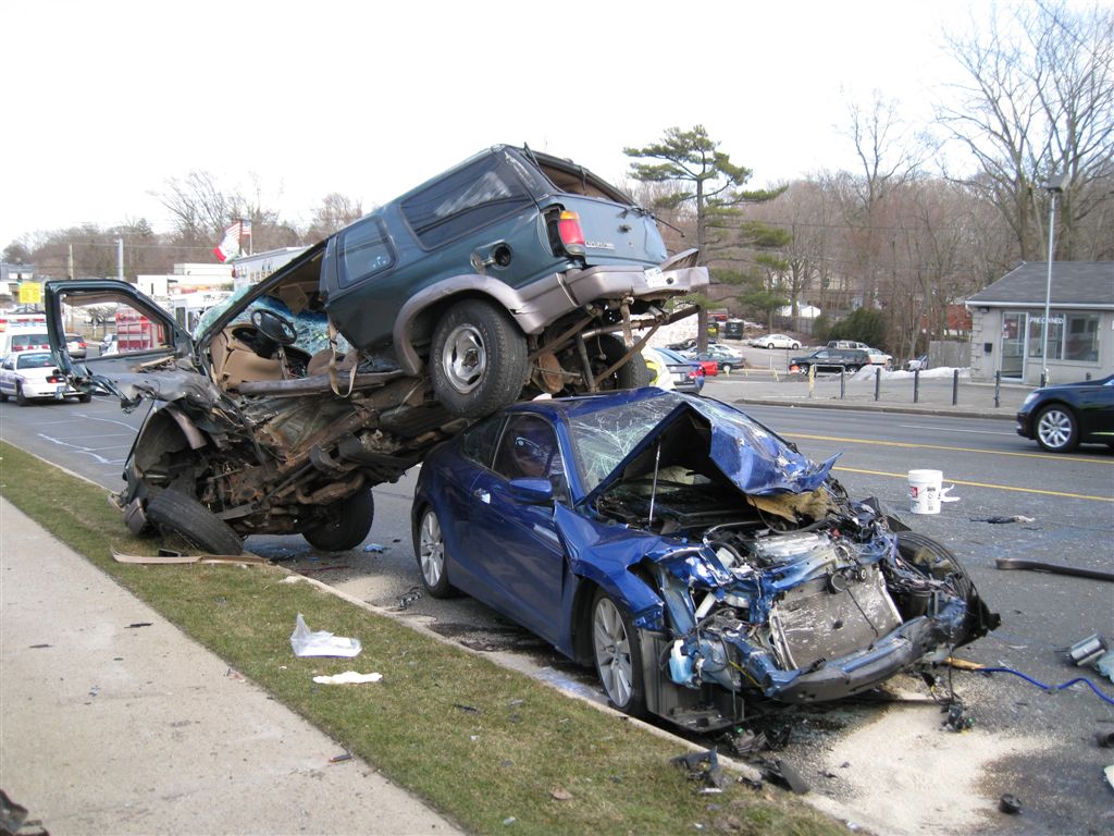2-car-crash-1.jpg