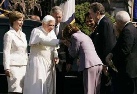 Pope%20hand%20kiss%20U.S.%20Speaker%20of%20the%20House%20Nancy%20Pelosi.jpg