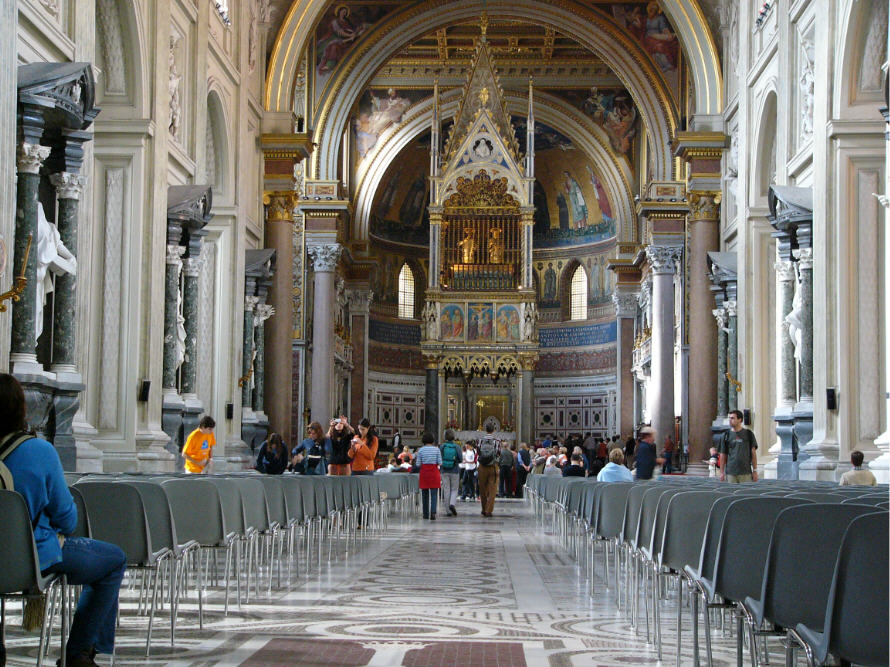 Basilica-of-St-John-Lateran_Interior-view_6394.jpg