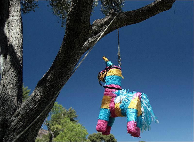 800px-pinata_in_san_diego.jpg